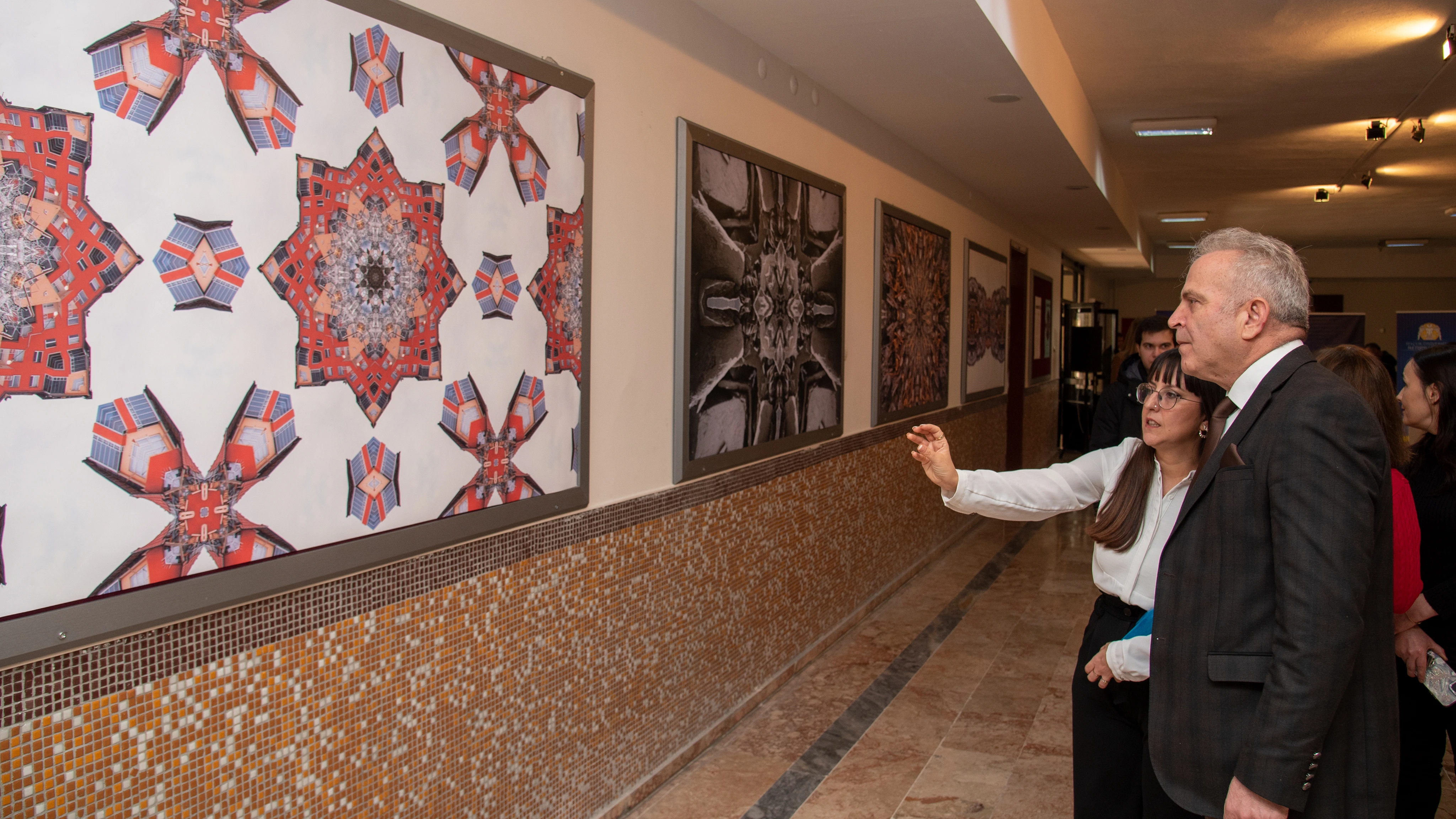 6 Şubat’ta yitirilen hayatlar “Kırık Simetriler” sergisiyle anıldı